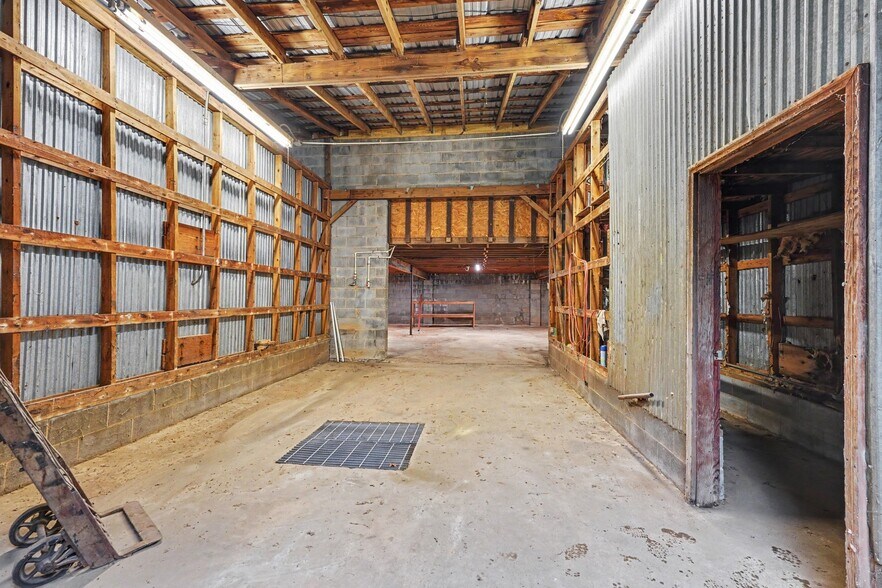 More Photos Of 427 W Gene Hairston St, Madison Auto Repair For Sale