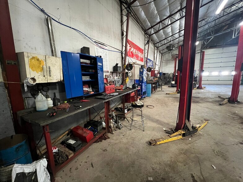 More Photos Of 410 E Chatham St, Metamora Industrial For Sale