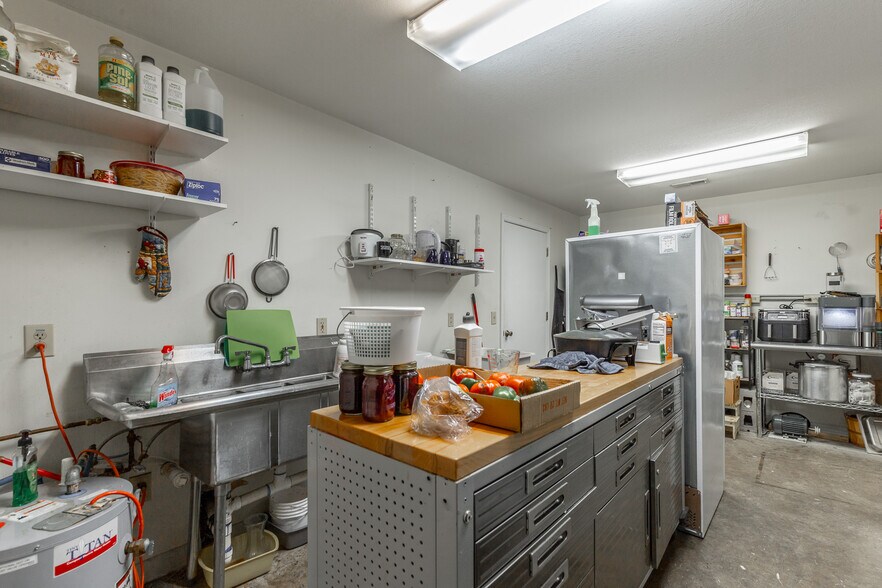 More Photos Of 15781 Rankin Ave, Dunlap Freestanding For Sale