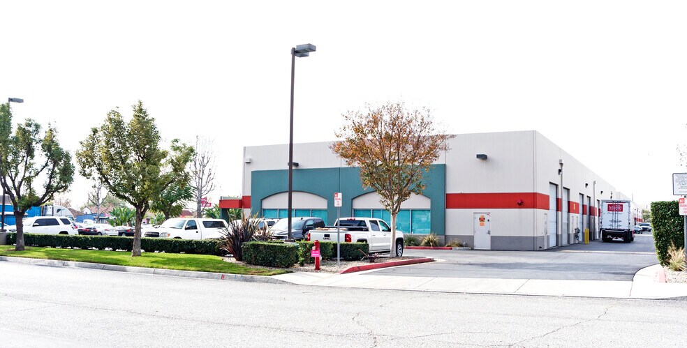 More Photos Of 12711 Ramona Blvd, Baldwin Park Warehouse For Lease