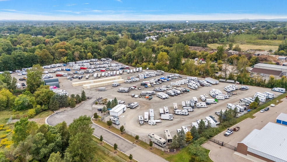 More Photos Of 59120 Oasis Center Dr, South Lyon Self Storage For Sale