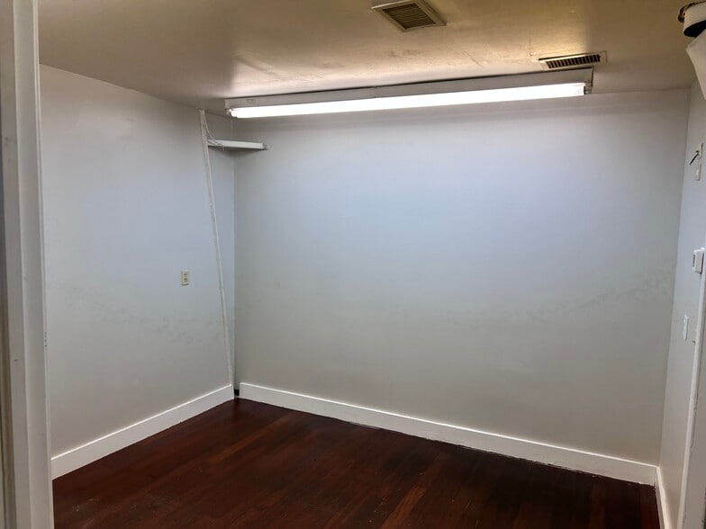 More Photos Of 526-540 Enterprise Dr, Erlanger Light Manufacturing For Lease