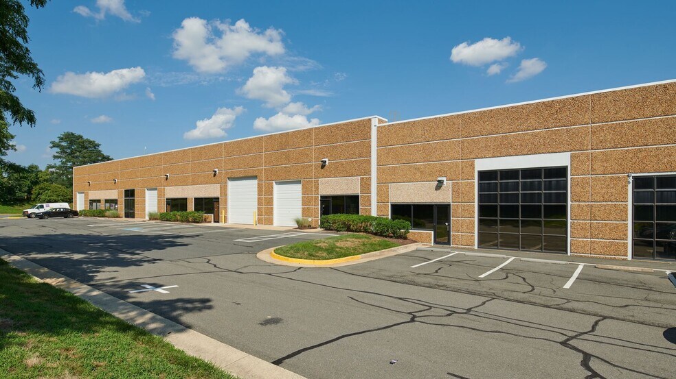 More Photos Of 22660 Executive Dr, Dulles Unknown For Lease