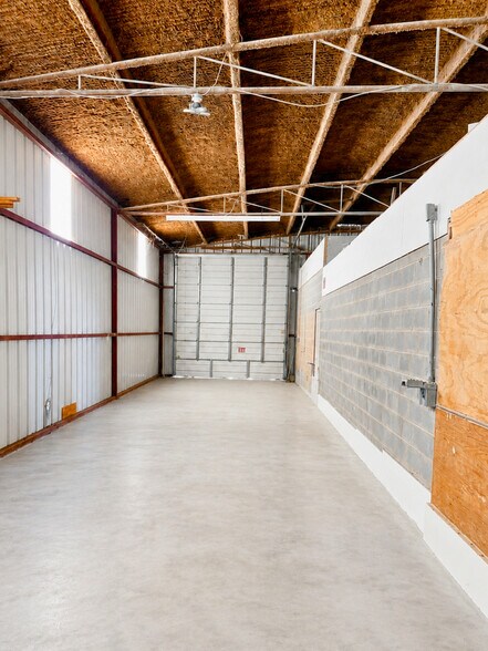 More Photos Of 1360 W State Highway 71, Bastrop Warehouse For Lease
