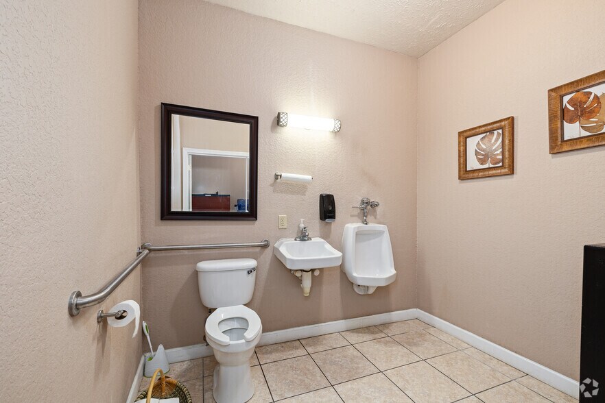 More Photos Of 500 Eglin Pky, Fort Walton Beach Auto Dealership For Sale