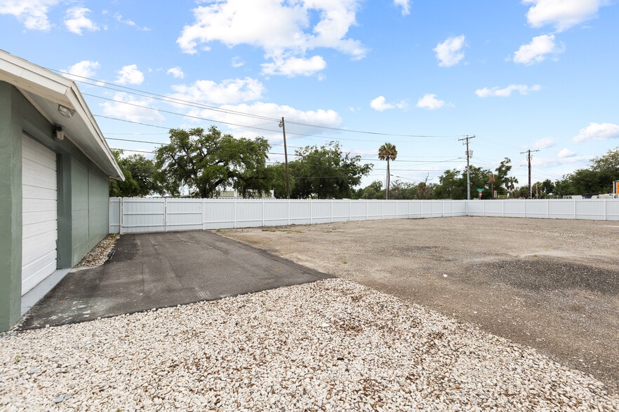 More Photos Of 7604 Broadway Ave, Tampa Freestanding For Lease