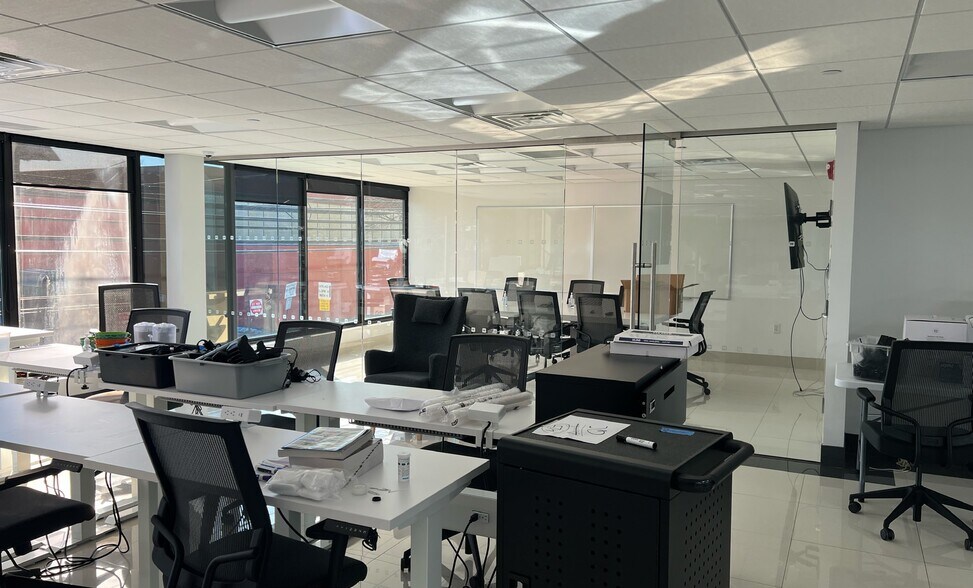 More Photos Of 150 Van Brunt St, Englewood Manufacturing For Lease