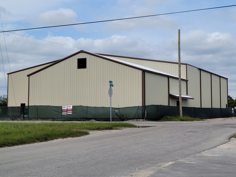 More Photos Of 146 2nd St, Homestead Warehouse For Lease