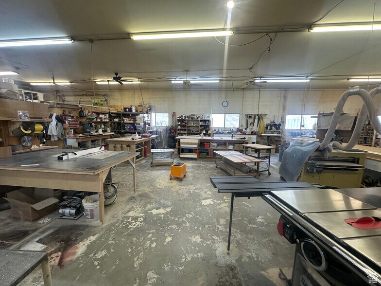 More Photos Of 589 N Geneva Rd, Lindon Warehouse For Sale