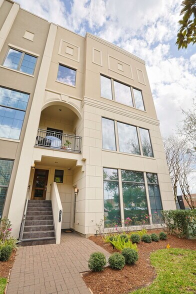 More Photos Of 1423 Lake Pointe Pkwy, Sugar Land Office For Sale