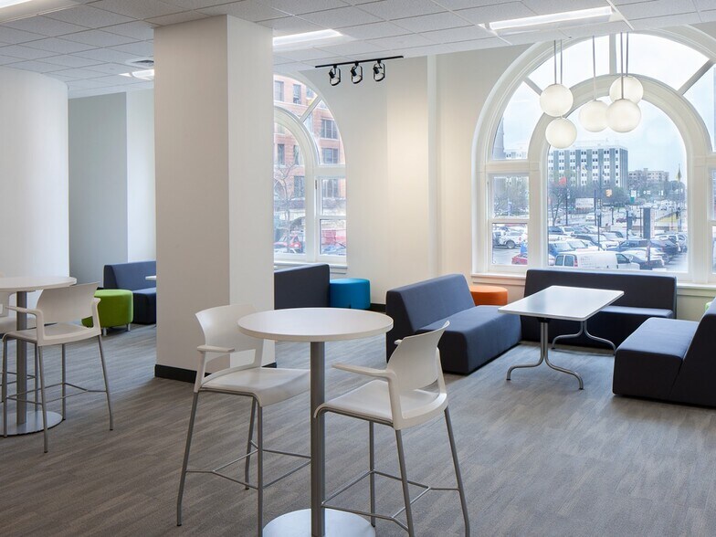 More Photos Of 40 Pearl St NW, Grand Rapids Office For Lease