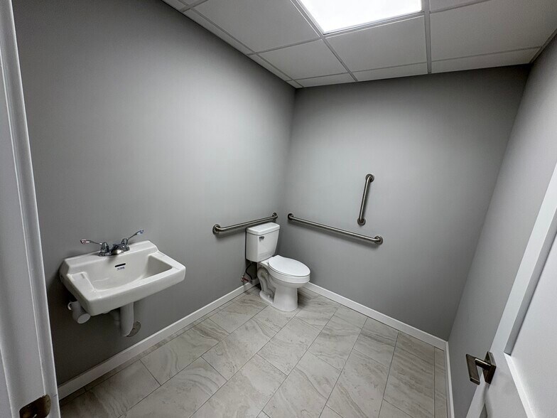 More Photos Of 408 Bethel Rd, Somers Point Office For Sale