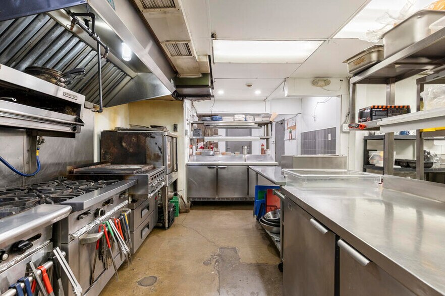 More Photos Of 52 Rue Saint-Jacques, Montréal Restaurant For Sale