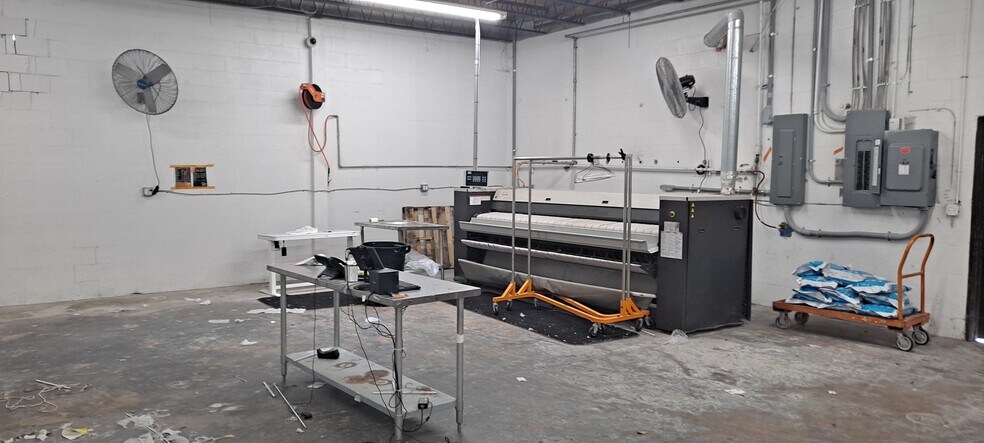 More Photos Of 4339 8th Ave S, Saint Petersburg Warehouse For Lease
