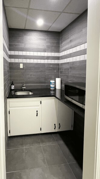 More Photos Of 14 Maple St, Terryville Office For Lease