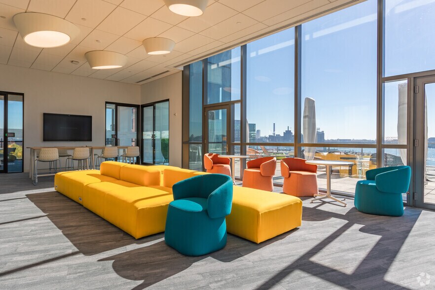 More Photos Of 100 International Dr, Baltimore Office For Lease