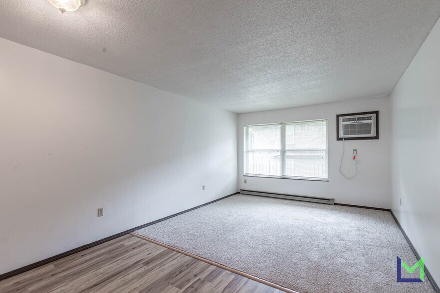 More Photos Of 1020 Washington St, Doniphan Apartments For Sale