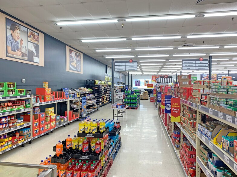 More Photos Of 1625 Leonard St NE, Grand Rapids Storefront For Sale