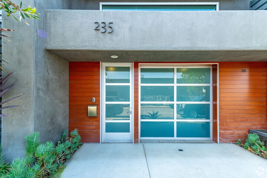 More Photos Of 215-237 California St, El Segundo Loft Creative Space For Lease