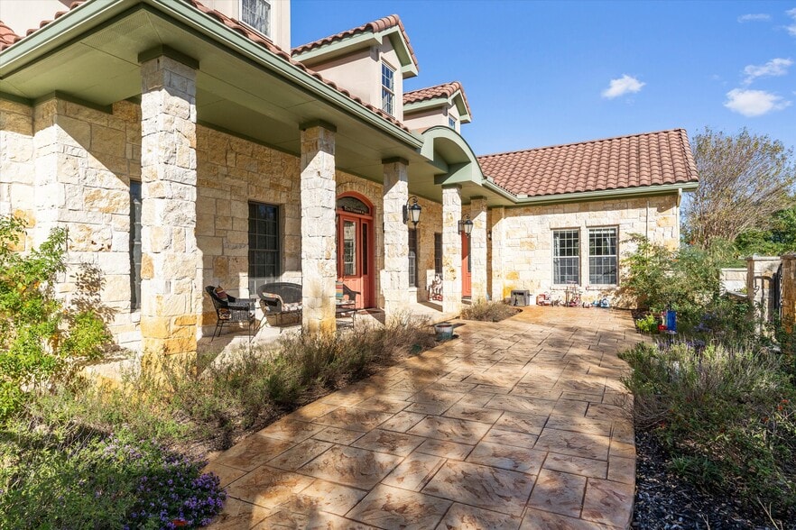 More Photos Of 1092 FM 3000, Elgin Specialty For Sale