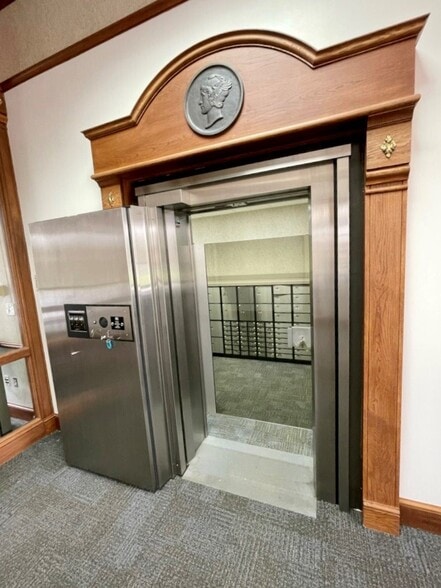 More Photos Of 5610 Coventry Ln, Fort Wayne Bank For Sale