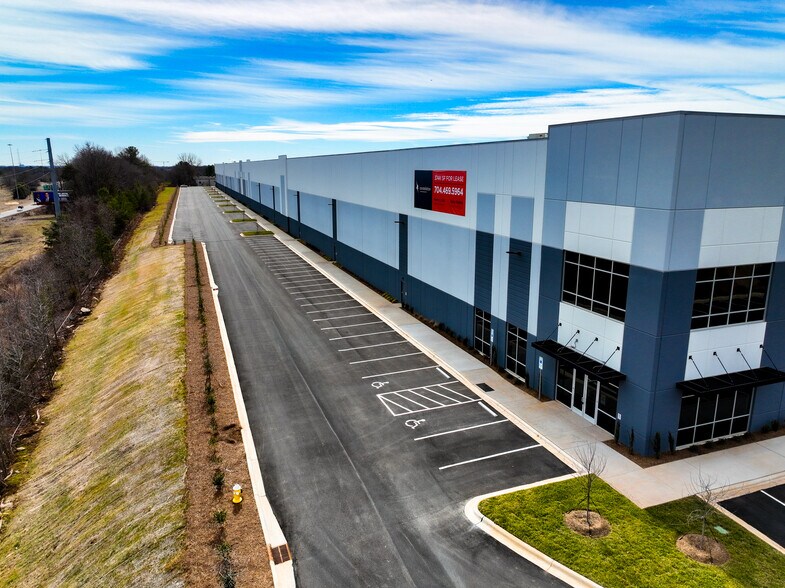 More Photos Of 1850 Continental Blvd, Charlotte Warehouse For Lease