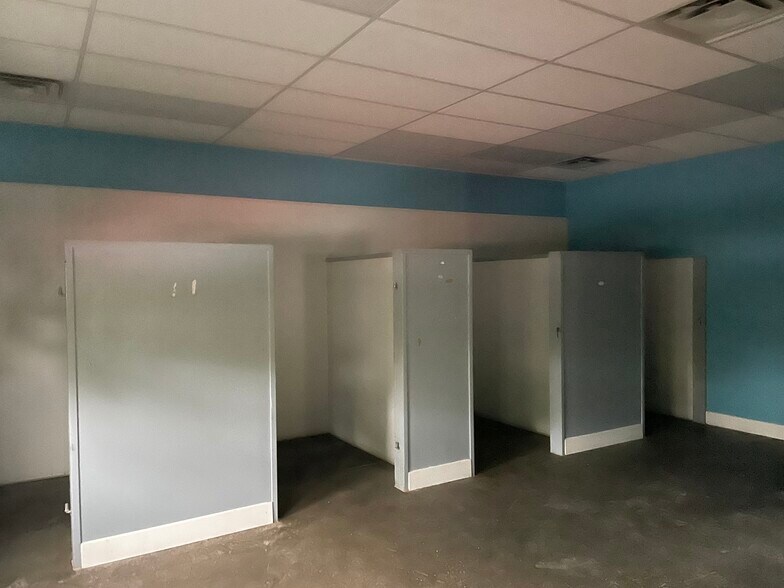 More Photos Of 362 Sand Hill Rd, Greensburg Flex For Lease