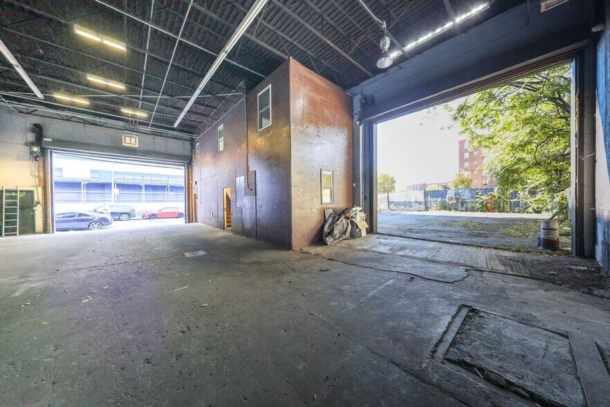 More Photos Of 195 Bush St, Brooklyn Warehouse For Lease