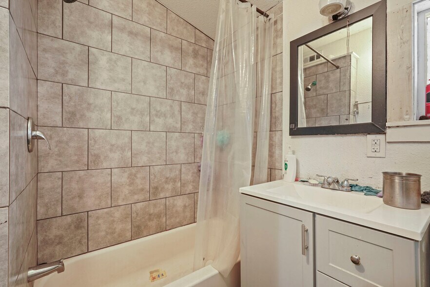 More Photos Of 104 E Lodi Ave, Lodi Storefront Retail Office For Sale