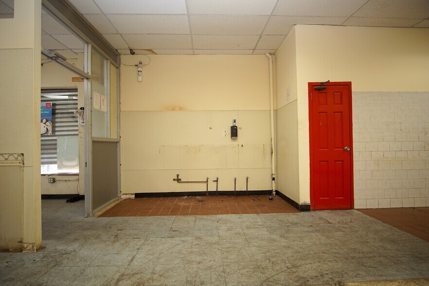 More Photos Of 41-10 29th St, Long Island City Storefront Retail Office For Lease