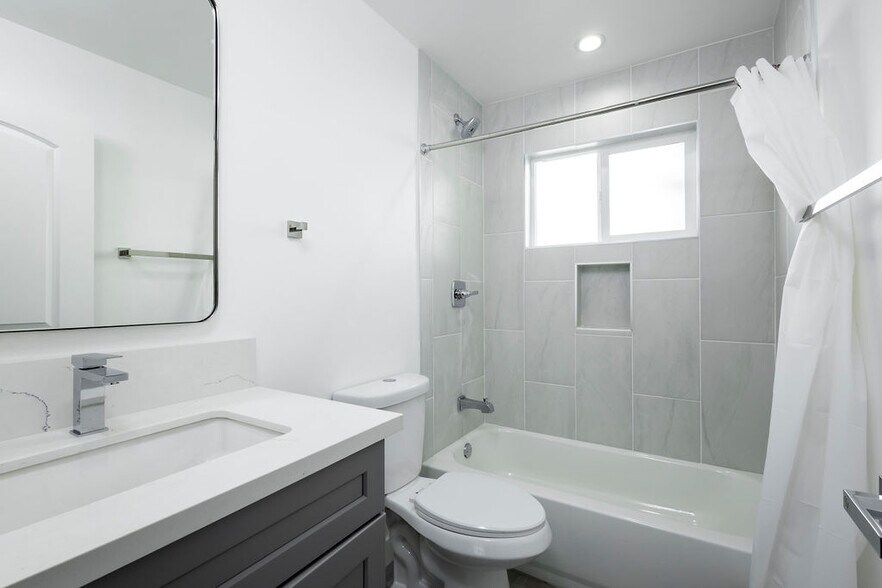 More Photos Of 2749 S Mansfield Ave, Los Angeles Apartments For Sale