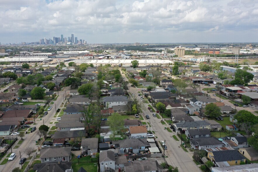 More Photos Of 1812 Wayside Dr, Houston Distribution For Lease