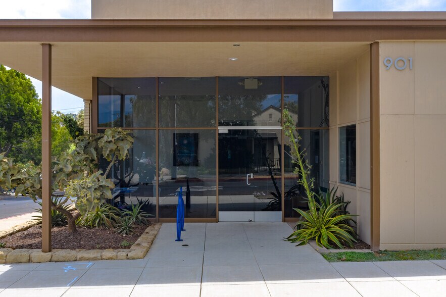 More Photos Of 433 E Canon Perdido St, Santa Barbara Office For Lease