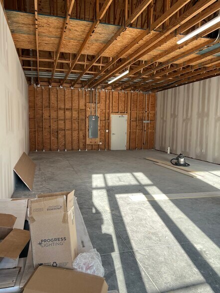More Photos Of 617 Myers Rd, Summerville Office For Lease