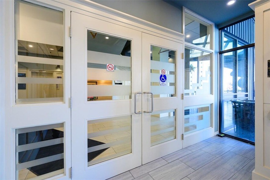 More Photos Of 180 James St S, Hamilton Office For Lease