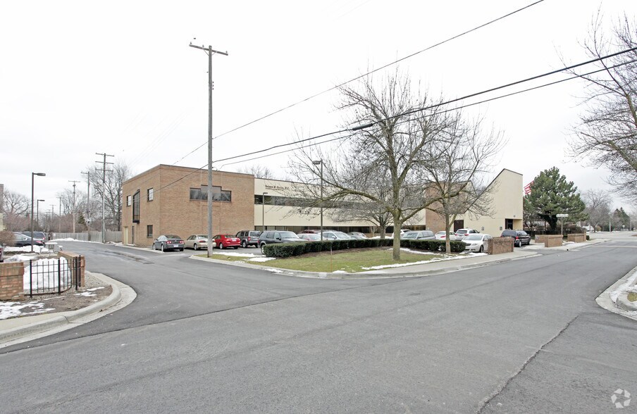 More Photos Of 100 Maple Park Blvd, Saint Clair Shores Unknown For Lease