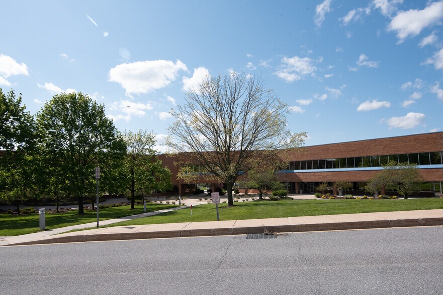More Photos Of 14700 Citicorp Dr, Hagerstown Office For Sale