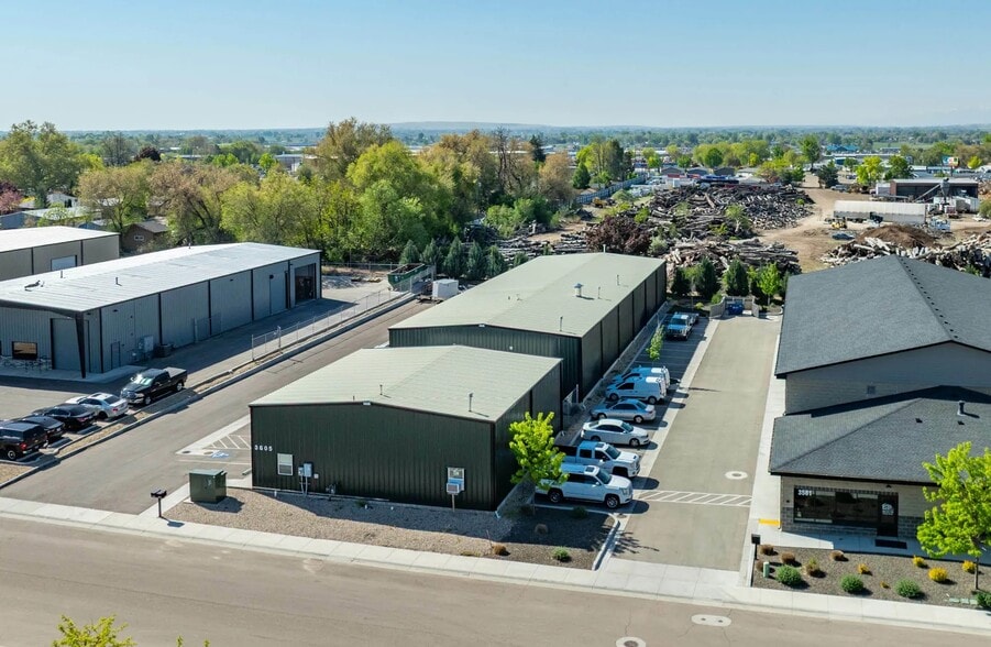More Photos Of 3605-3617 E Comstock Ave, Nampa Industrial For Sale
