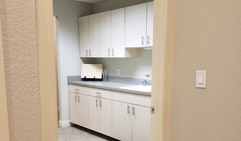 More Photos Of 16007 N Florida Ave, Lutz Office For Lease