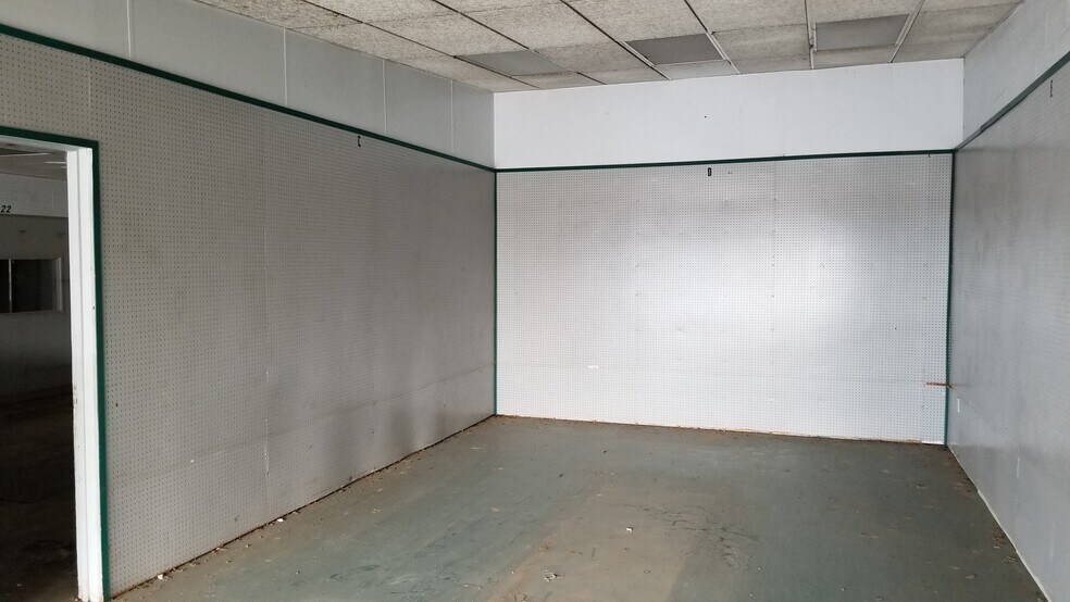 More Photos Of 1212 S Highway 81, Duncan Auto Dealership For Lease