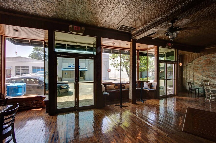 More Photos Of 302 Main St, Columbia Industrial For Sale