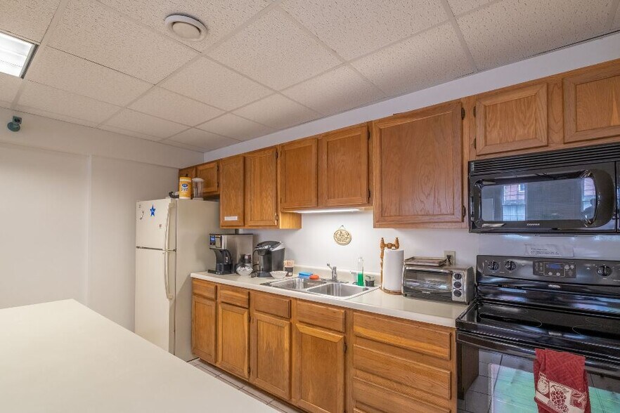 More Photos Of 1 Mill Plz, Laconia Office For Sale