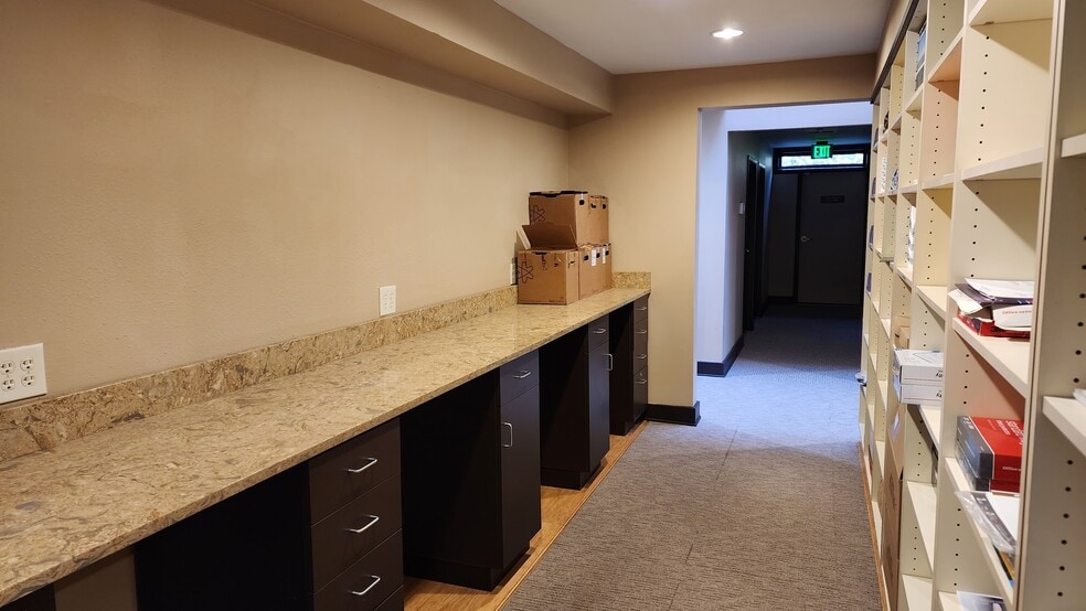 More Photos Of 4309 SW Oakridge Rd, Lake Oswego Medical For Sale