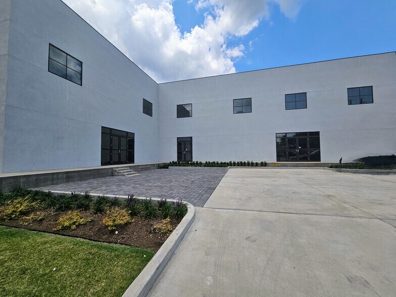 More Photos Of 4001 Tulane Ave, New Orleans General Retail For Sale