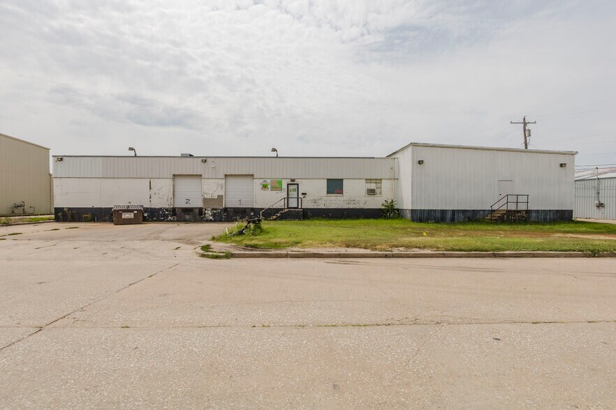 More Photos Of 925 E 19th St, Wichita Warehouse For Sale