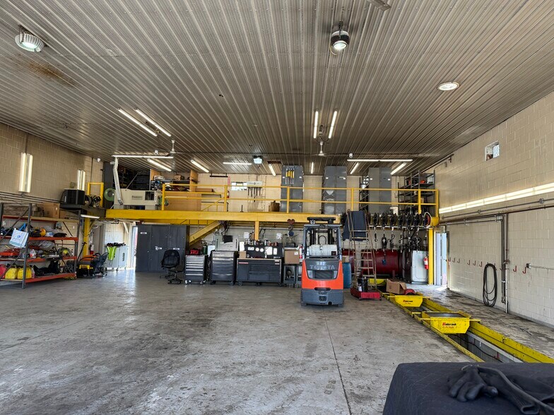 More Photos Of 4881 Pittsburgh Rd, Harrisville Light Distribution For Sale