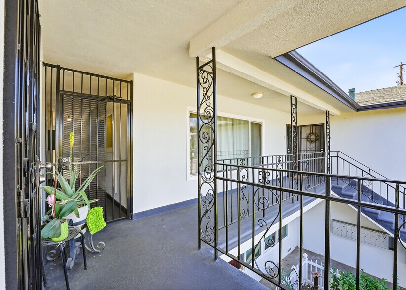 More Photos Of 1027 N Parton St, Santa Ana Apartments For Sale