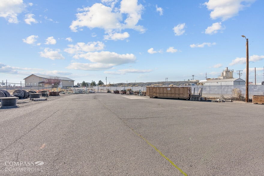 More Photos Of 498 SW Veterans Way, Redmond Industrial For Sale