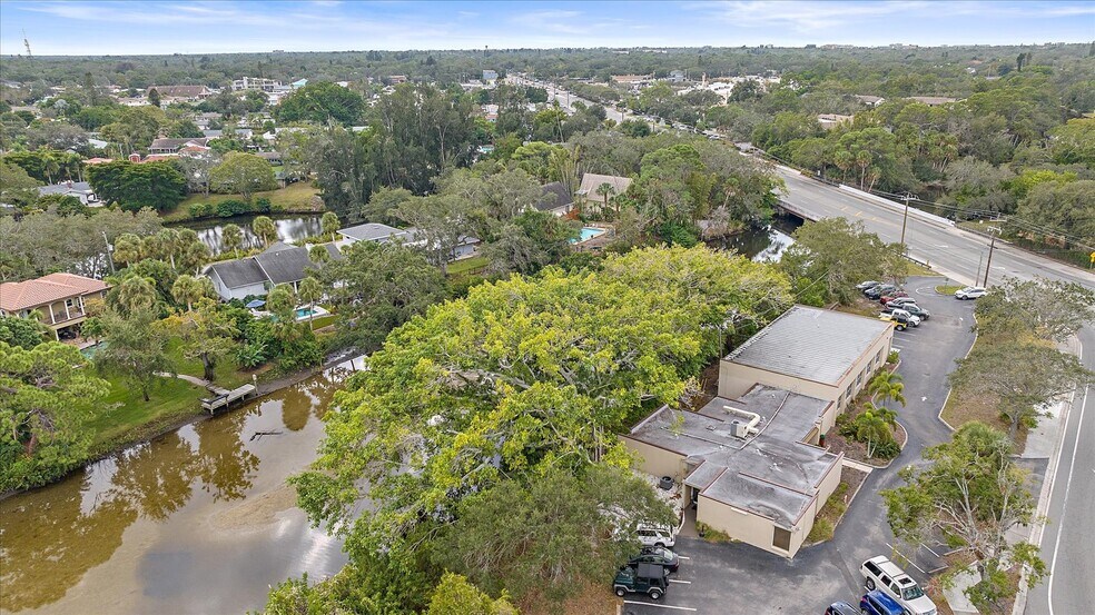 More Photos Of 3205 Southgate Cir, Sarasota Office For Sale