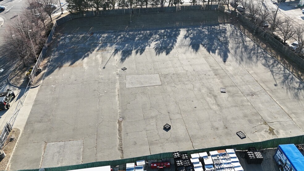 More Photos Of 14 Spence St, Bay Shore Land For Lease